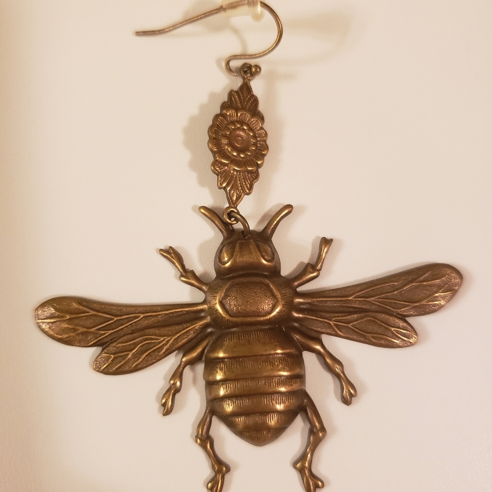 Brass bee earrings 🐝